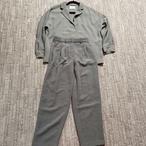 Aritzia Wilfred basalt grey freeform shirt (2xs) and carrot pants 0
